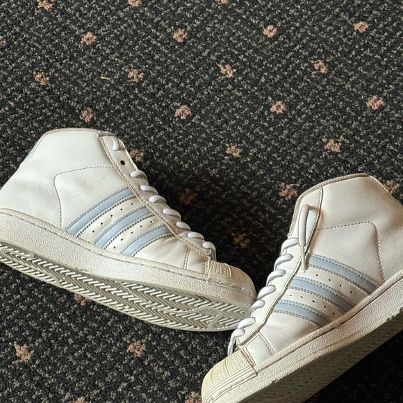 Kids adidas  size 5 1/2 - Picture 3 of 5